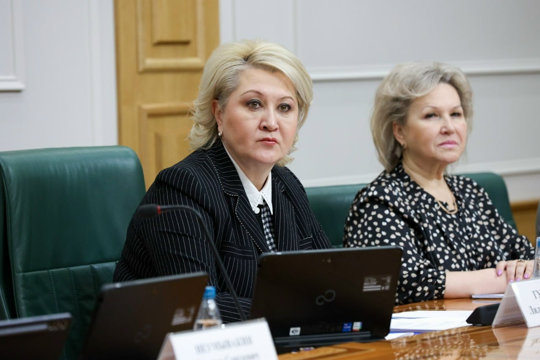 Председатель Комитета СФ по науке, образованию и культуре Лилия Гумерова провела круглый стол, посвящённый актуальным вопросам развития среднего…