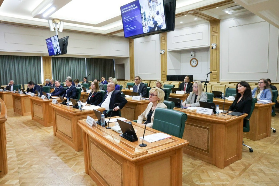 Председатель Комитета СФ по науке, образованию и культуре Лилия Гумерова провела круглый стол, посвящённый актуальным вопросам развития среднего…