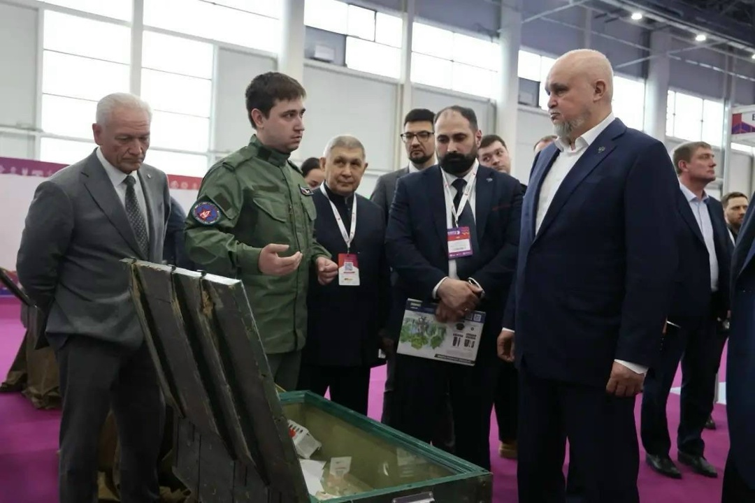 Сергей Цивилев осмотрел выставочную экспозицию форума «Энергопром»