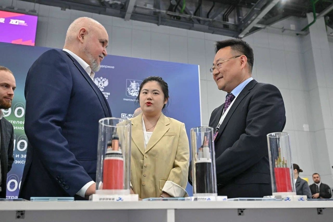 Сергей Цивилев осмотрел выставочную экспозицию форума «Энергопром»