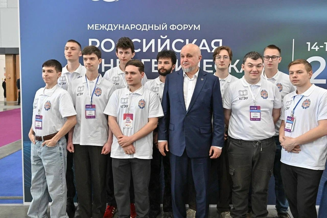 Сергей Цивилев осмотрел выставочную экспозицию форума «Энергопром»