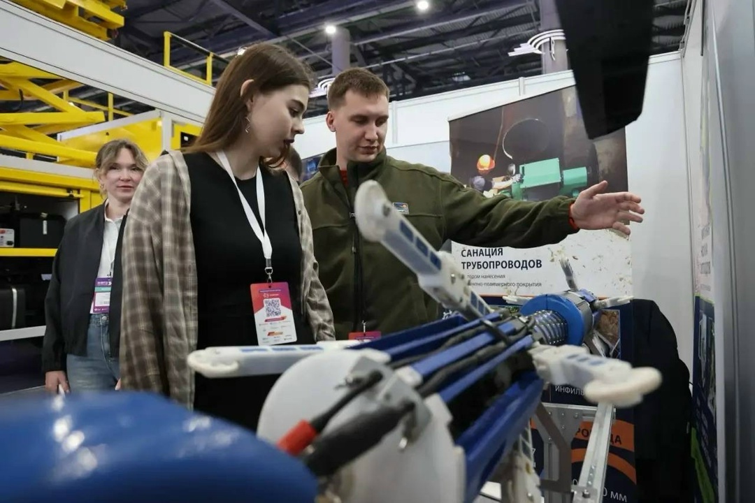 Сергей Цивилев осмотрел выставочную экспозицию форума «Энергопром»