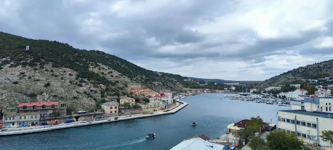 В Балаклаве продолжается строительство яхтенной марины