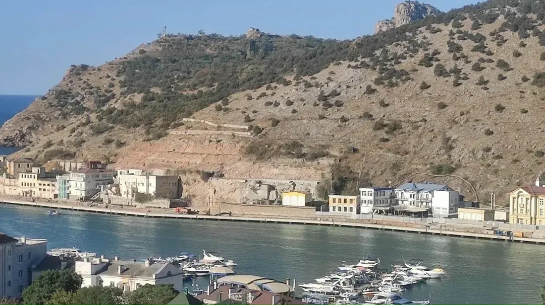 В Балаклаве продолжается строительство яхтенной марины