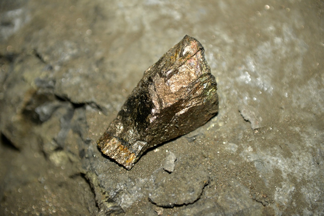 В шахте «Глубокая» построили сбойку разведочной выработки