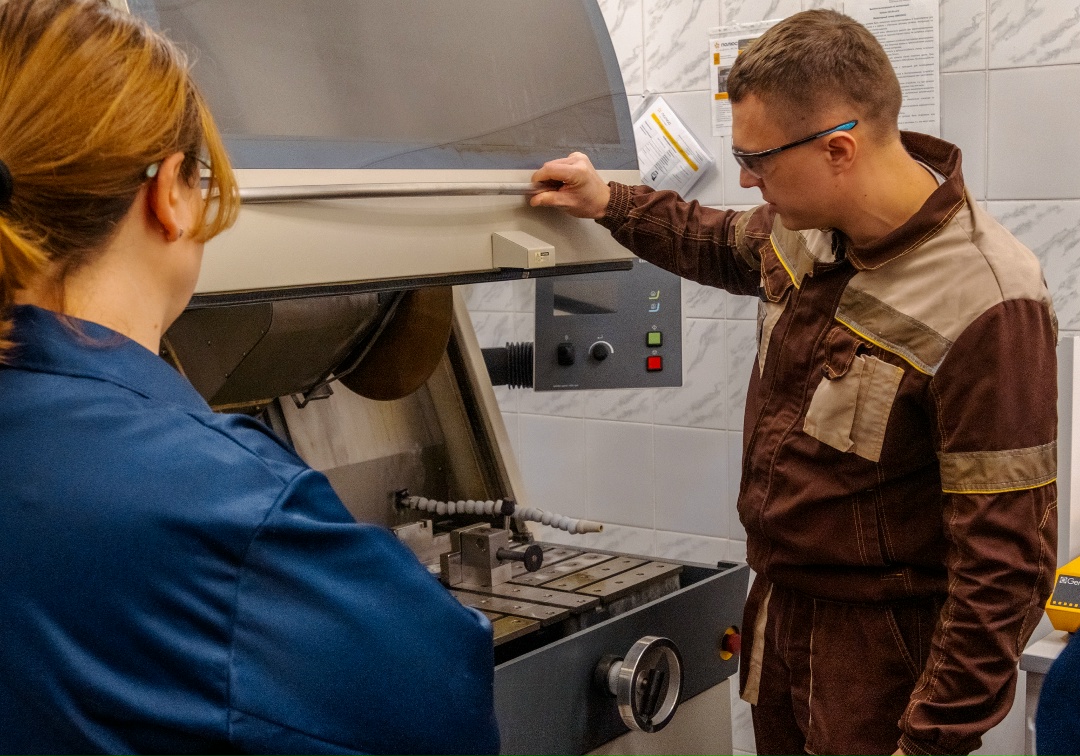 В чем металлургам помогают бактерии? И как из руды извлекают мельчайшие частицы золота?