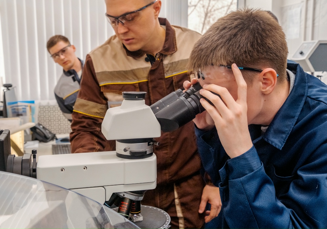 В чем металлургам помогают бактерии? И как из руды извлекают мельчайшие частицы золота?