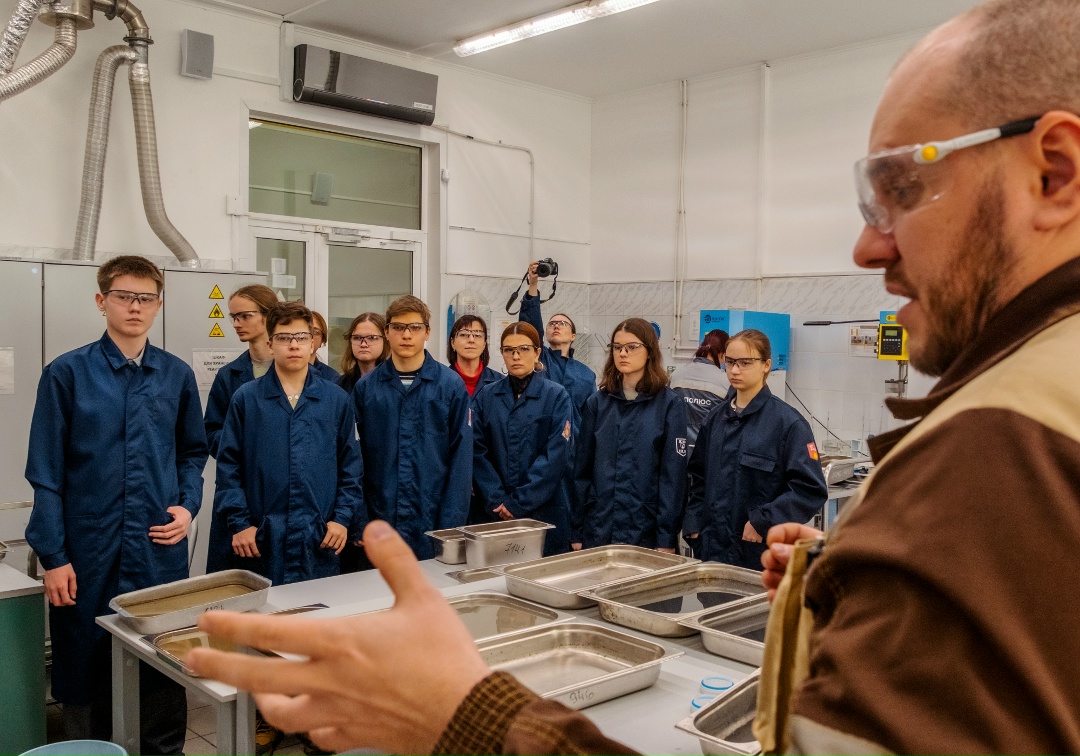 В чем металлургам помогают бактерии? И как из руды извлекают мельчайшие частицы золота?