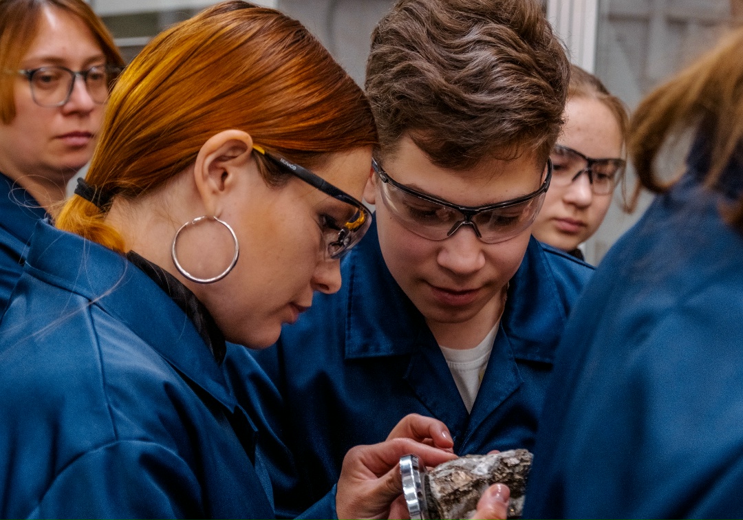 В чем металлургам помогают бактерии? И как из руды извлекают мельчайшие частицы золота?