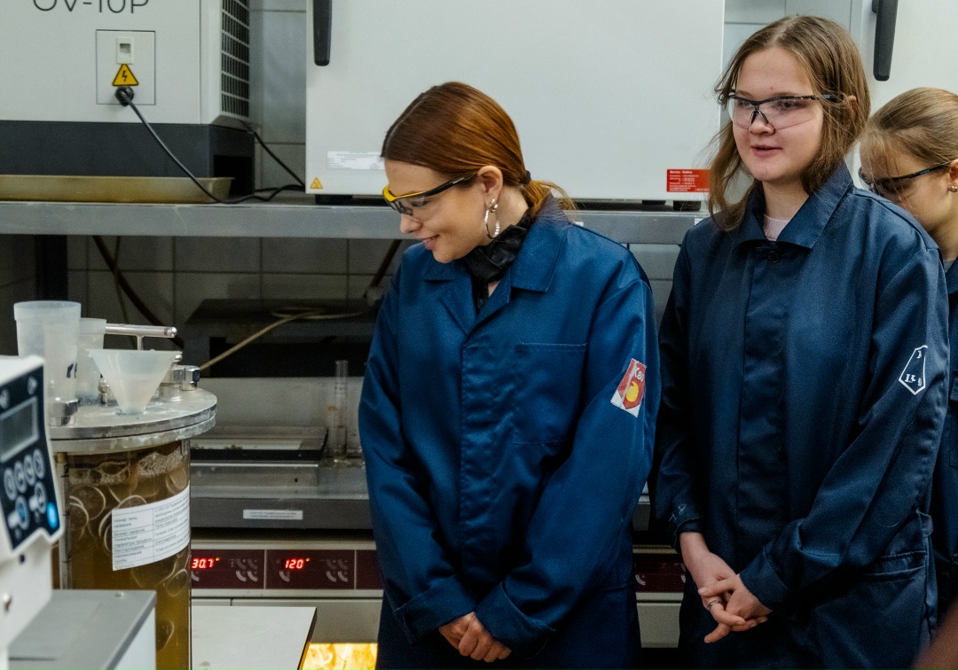 В чем металлургам помогают бактерии? И как из руды извлекают мельчайшие частицы золота?