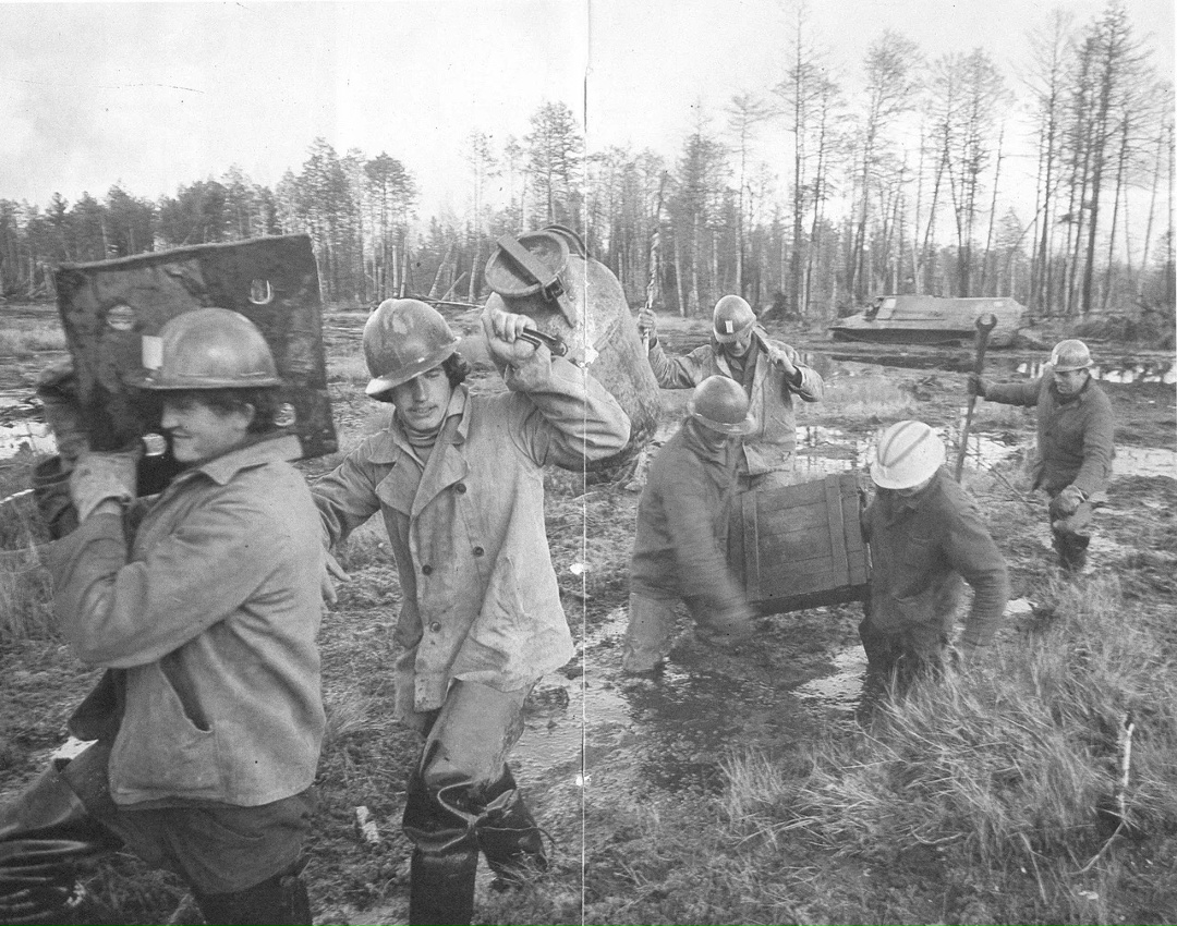 С Днём геолога! За 35 лет геологоразведочной деятельности ЛУКОЙЛ пробурил 5,5 тыс. км горных пород — это примерно как расстояние до ядра Земли.