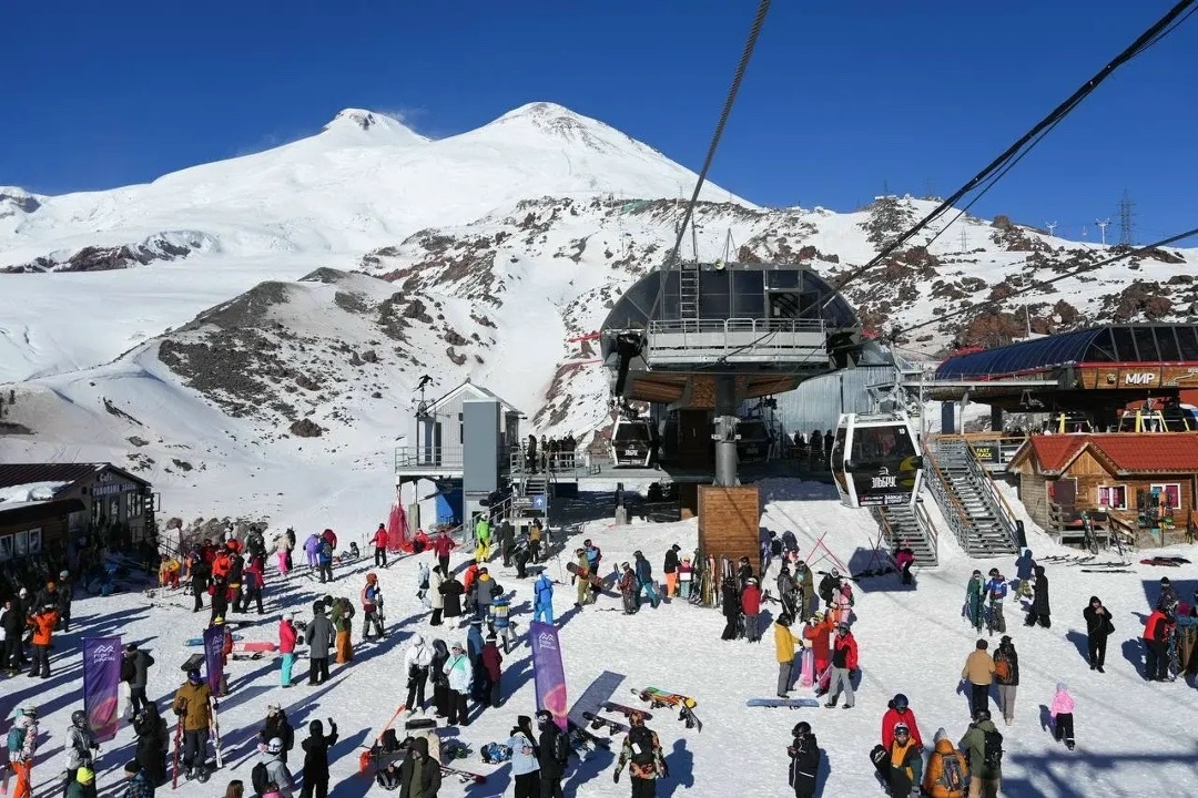 Дмитрий Чернышенко и Максим Решетников представили показатели внутреннего туризма за первые 2 месяца 2026 года.