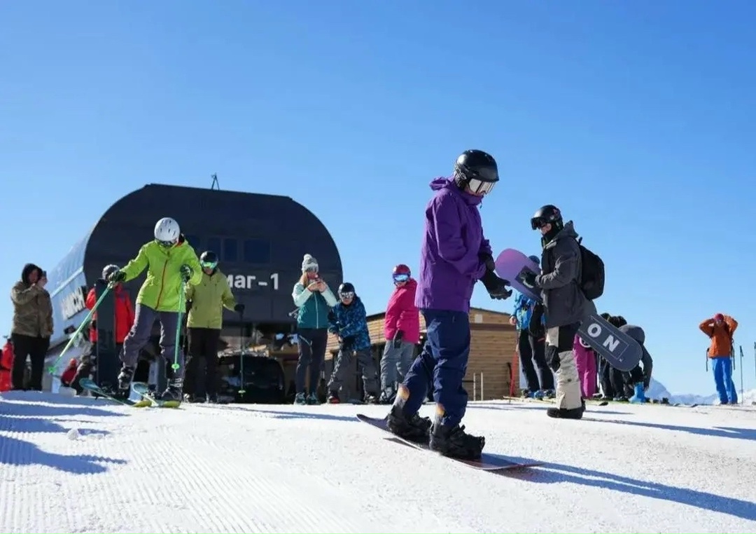 Дмитрий Чернышенко и Максим Решетников представили показатели внутреннего туризма за первые 2 месяца 2026 года.