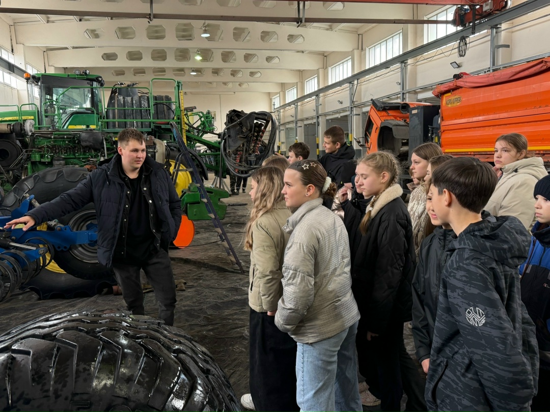 В эпоху гаджетов и соцсетей поле и трактор могут показаться чем‑то из прошлого