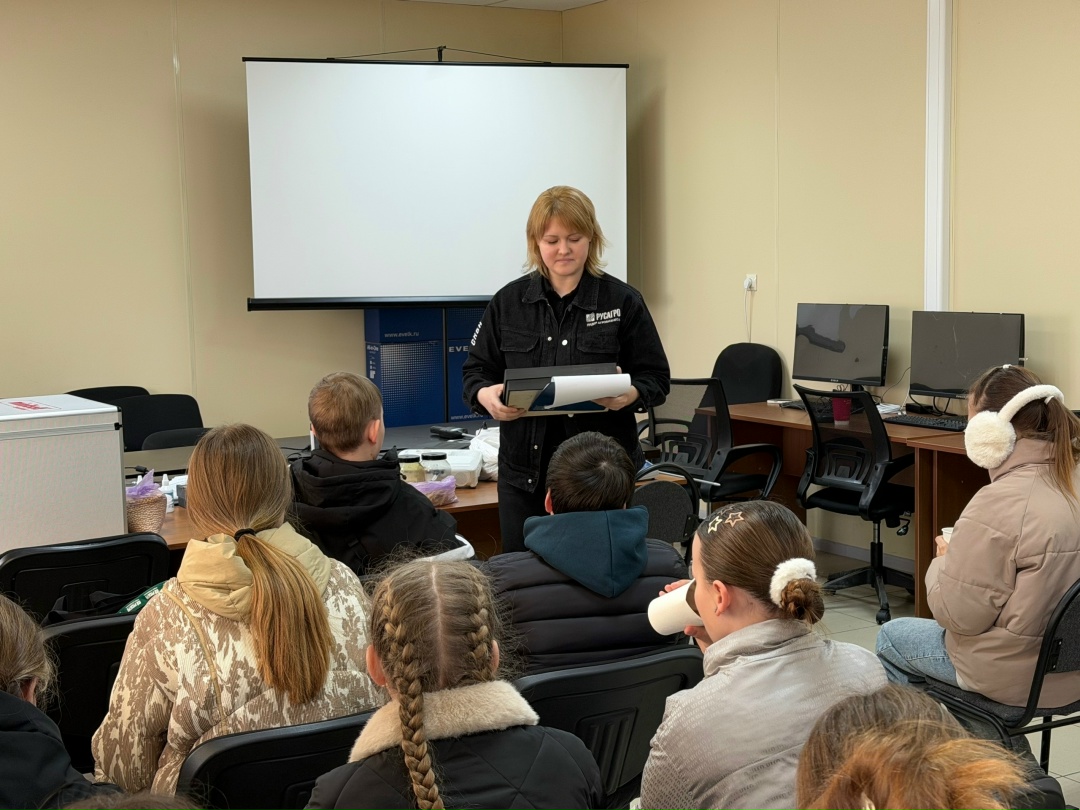 В эпоху гаджетов и соцсетей поле и трактор могут показаться чем‑то из прошлого