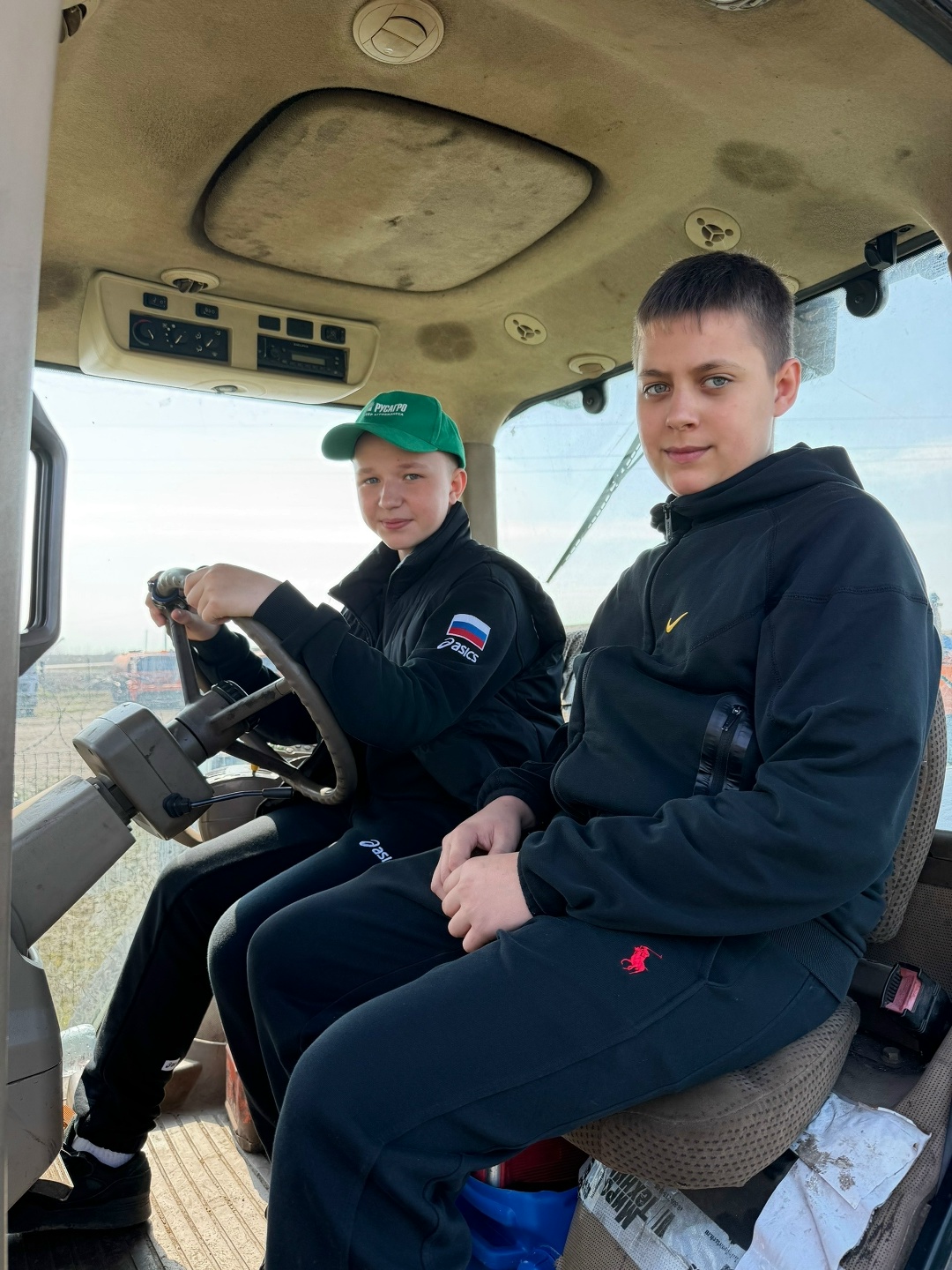 В эпоху гаджетов и соцсетей поле и трактор могут показаться чем‑то из прошлого