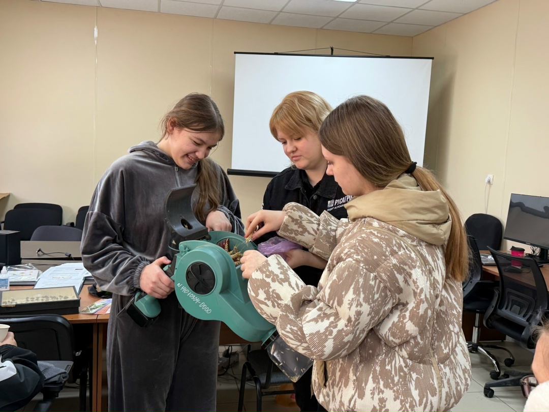 В эпоху гаджетов и соцсетей поле и трактор могут показаться чем‑то из прошлого