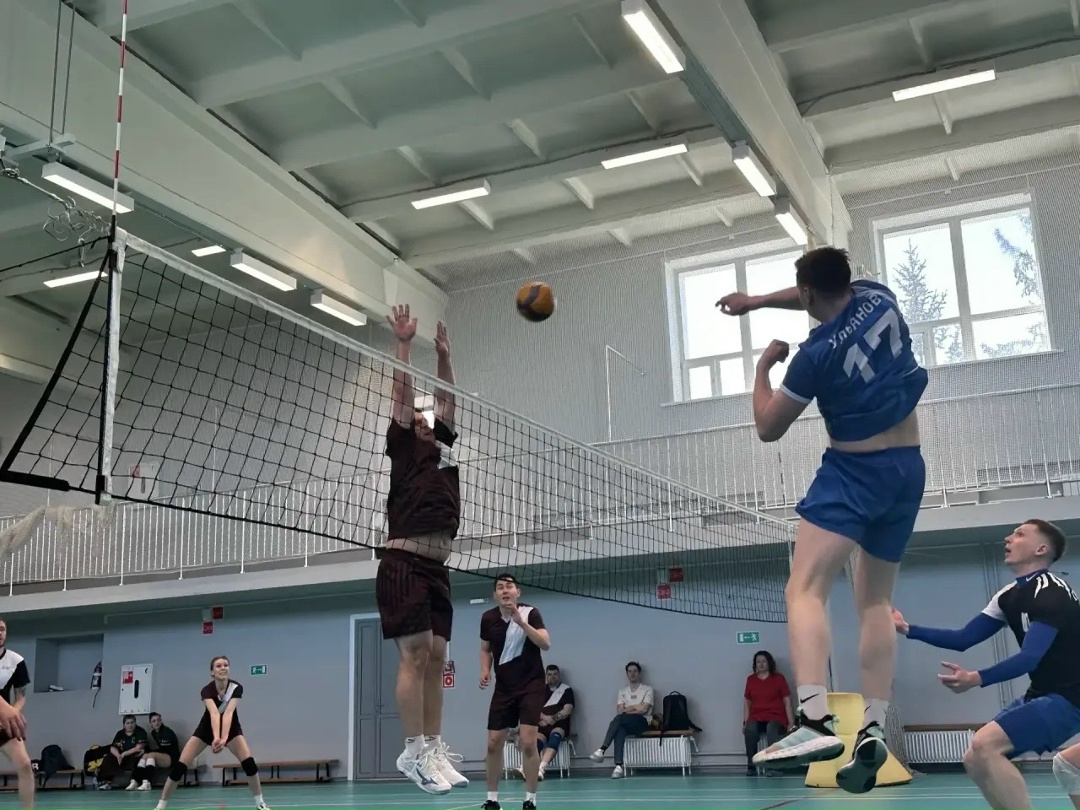 НОВАЯ СПОРТИВНАЯ НАГРАДА Сборная волейболистов Амурского ГПЗ стала второй на Спартакиаде трудовых коллективов Свободного