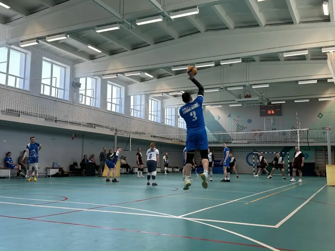 НОВАЯ СПОРТИВНАЯ НАГРАДА Сборная волейболистов Амурского ГПЗ стала второй на Спартакиаде трудовых коллективов Свободного