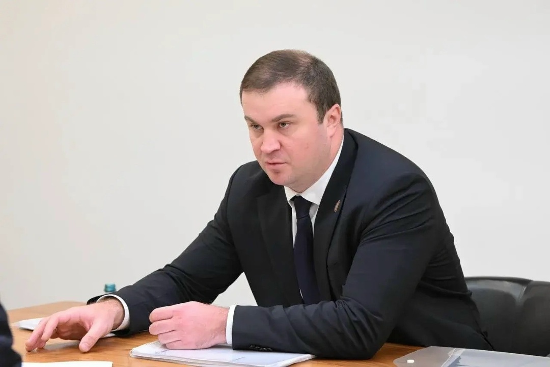 Дмитрий Чернышенко провел рабочую встречу с губернатором Омской области Виталием Хоценко.