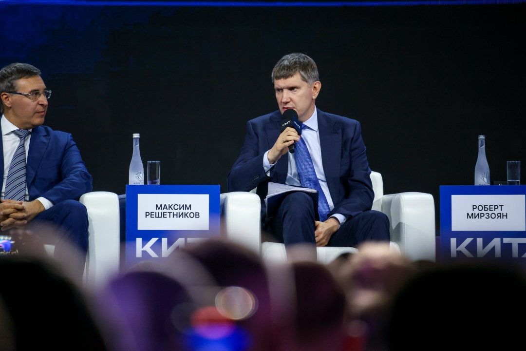 Максим Решетников: Тестирование интеграции госинформсистем и цифровых платформ планируется в мае, полномасштабный запуск – в августе.