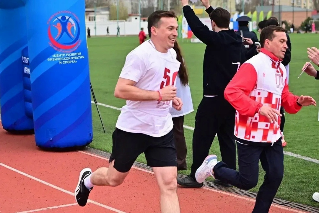 Шаг за шагом к 35-летию ЛУКОЙЛа Юбилей — это не только цифры и достижения, но и яркие инициативы!