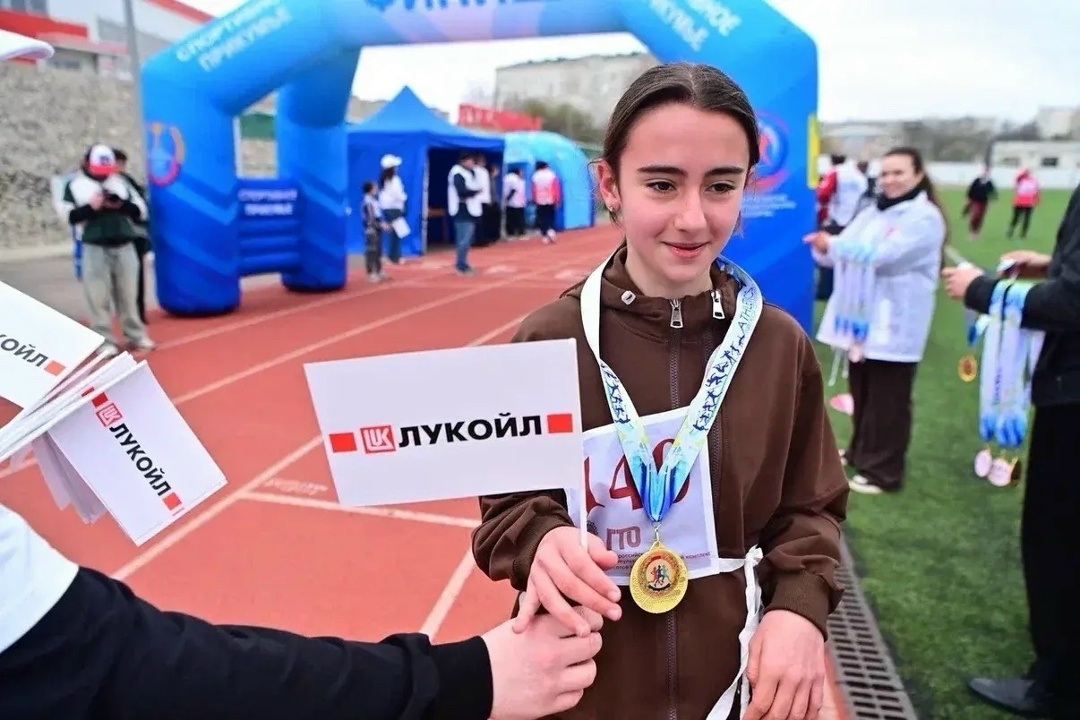 Шаг за шагом к 35-летию ЛУКОЙЛа Юбилей — это не только цифры и достижения, но и яркие инициативы!