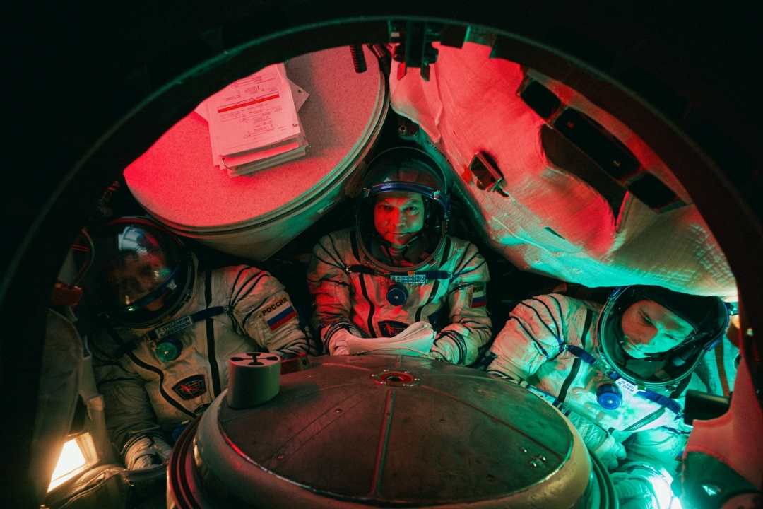 Когда кадры — просто «космос» В объективе «Зенита» — космонавты Олег Кононенко, Александр Гребенкин и Николай Чуб.