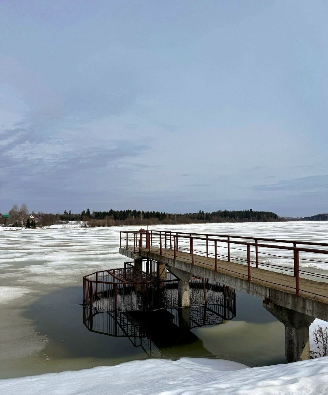 Сотрудники Западно-Уральского управления Ростехнадзора в составе противопаводковой рабочей группы при КЧС и ОПБ Пермского края провели обследование…