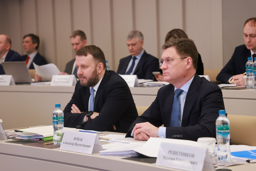 Александр Новак провел совещание по текущей ситуации в экономике.