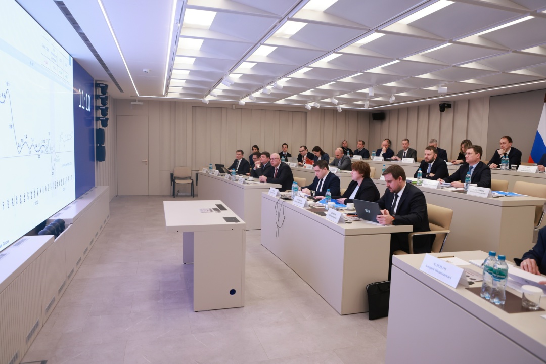 Александр Новак провел совещание по текущей ситуации в экономике.