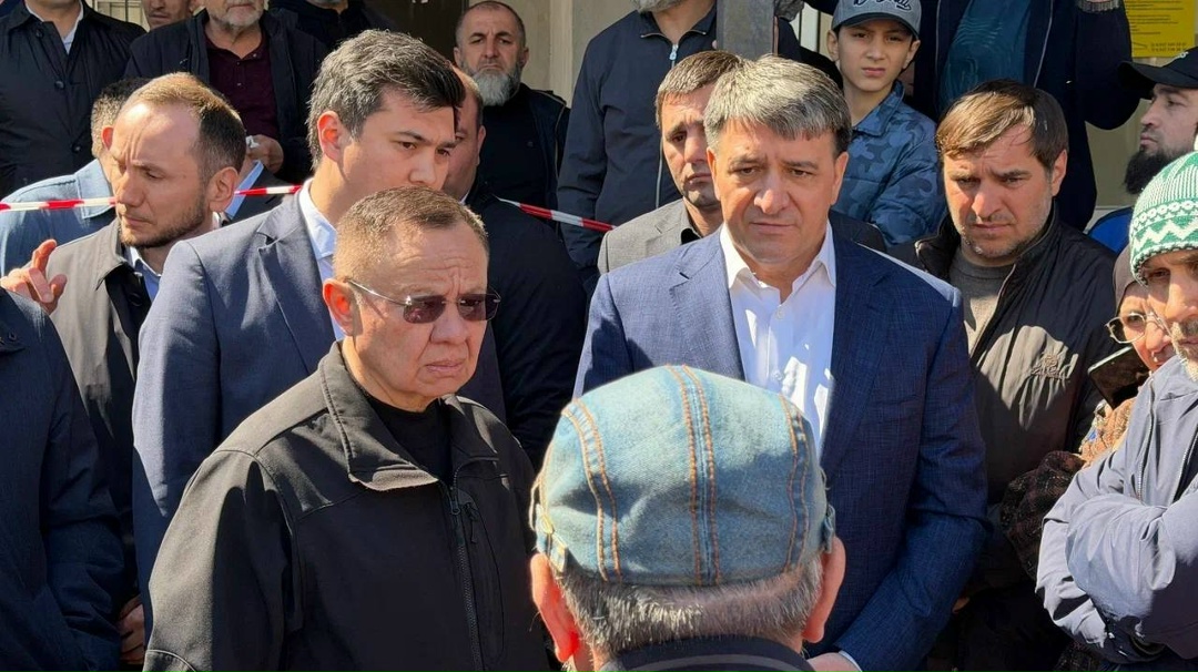 Министр строительства и ЖКХ Ирек Файзуллин в составе правительственной комиссии по ликвидации последствий паводков посетил Дагестан.