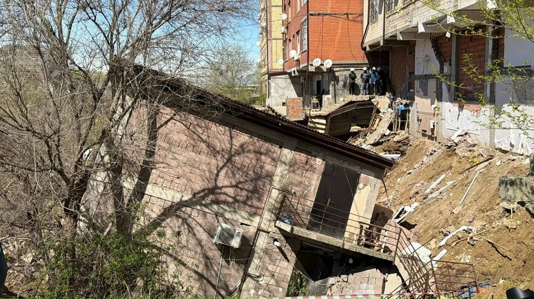 Министр строительства и ЖКХ Ирек Файзуллин в составе правительственной комиссии по ликвидации последствий паводков посетил Дагестан.