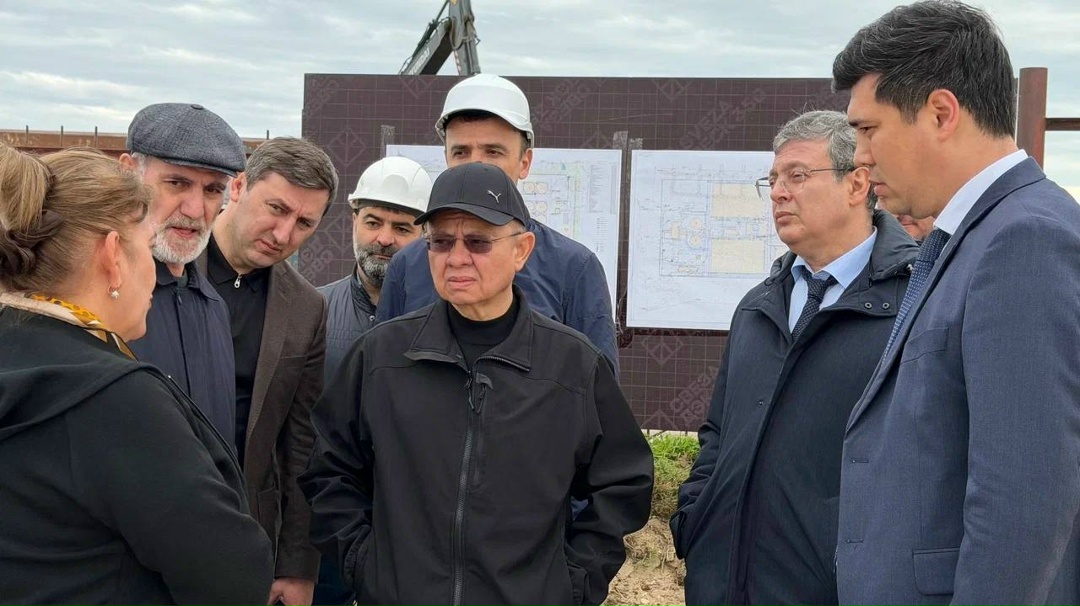 Министр строительства и ЖКХ Ирек Файзуллин в составе правительственной комиссии по ликвидации последствий паводков посетил Дагестан.