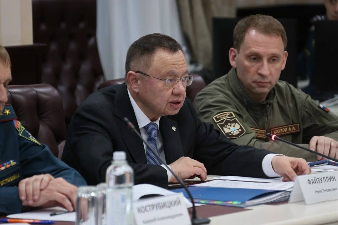 Министр строительства и ЖКХ Ирек Файзуллин в составе правительственной комиссии по ликвидации последствий паводков посетил Дагестан.