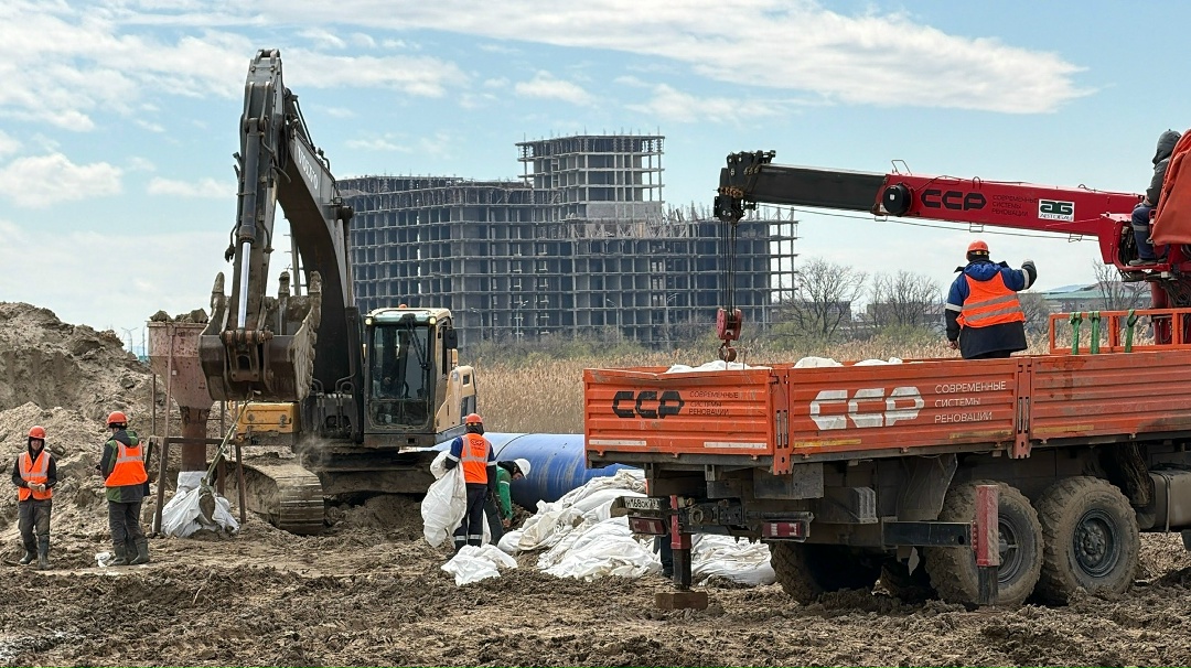 Министр строительства и ЖКХ РФ Ирек Файзуллин прибыл в Махачкалу в рамках правительственной комиссии по ликвидации последствий паводков в Дагестане