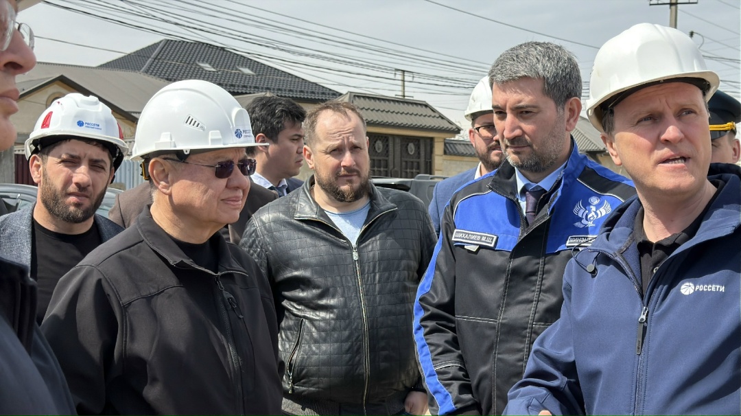 Ирек Файзуллин в ходе рабочей поездки осмотрел объекты обеспечивающей инфраструктуры, пострадавшие от непогоды в Дагестане