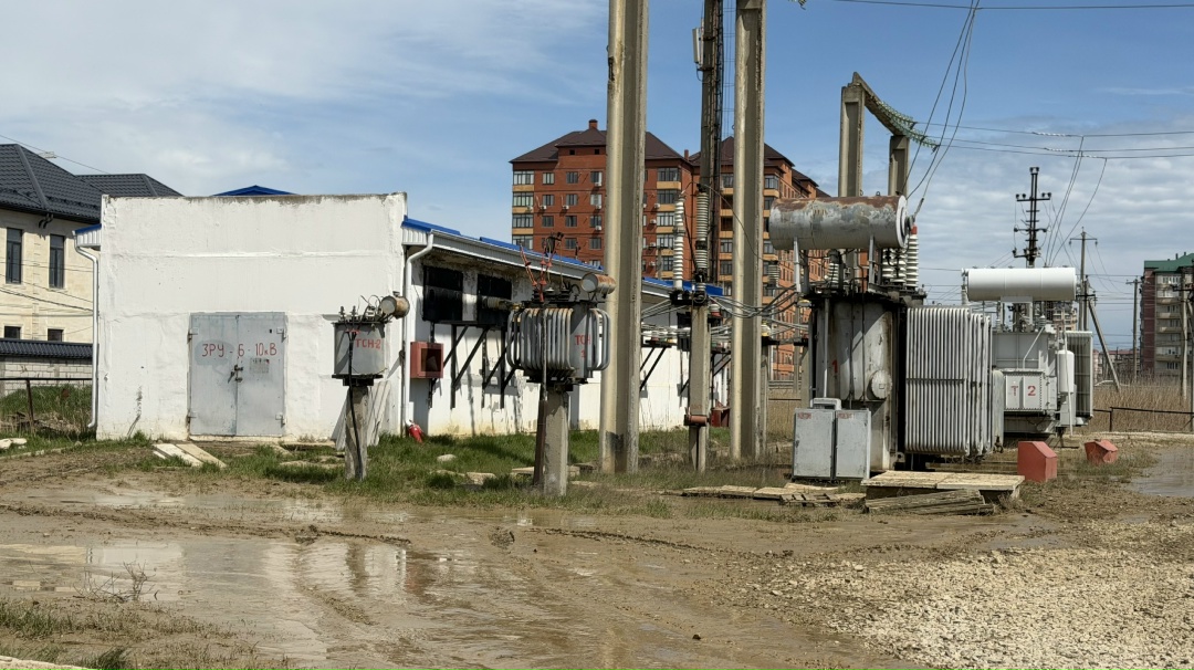 Ирек Файзуллин в ходе рабочей поездки осмотрел объекты обеспечивающей инфраструктуры, пострадавшие от непогоды в Дагестане