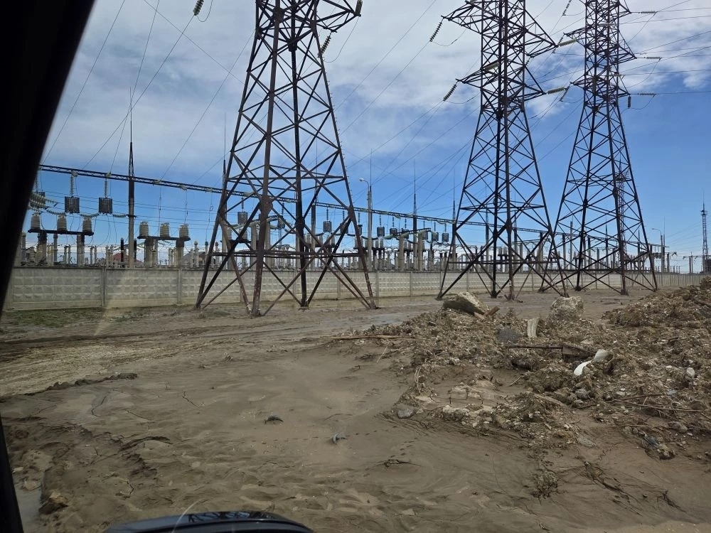 Ирек Файзуллин в ходе рабочей поездки осмотрел объекты обеспечивающей инфраструктуры, пострадавшие от непогоды в Дагестане