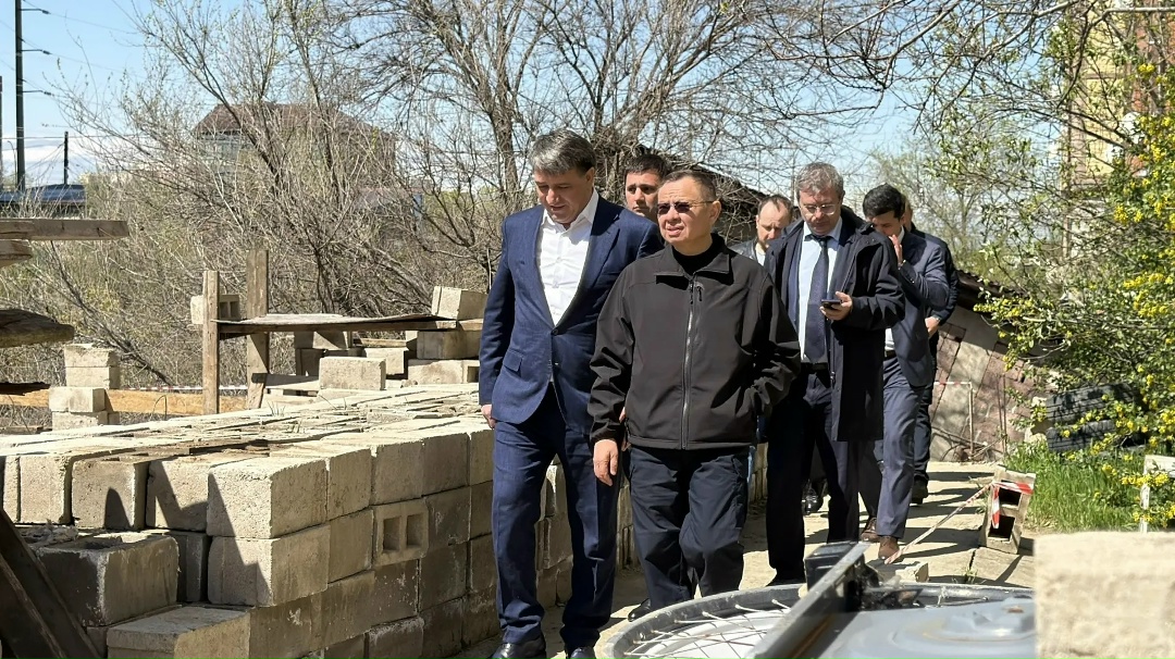 Глава Минстроя России Ирек Файзуллин в рамках рабочей поездки в составе правительственной комиссии по ликвидации последствий паводков в Дагестане встретился с…