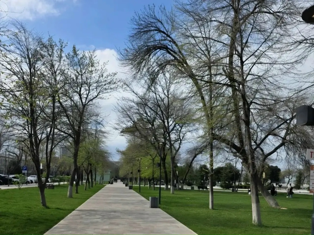 Министр строительства и ЖКХ РФ Ирек Файзуллин в ходе рабочей поездки осмотрел объекты благоустройства Дагестана