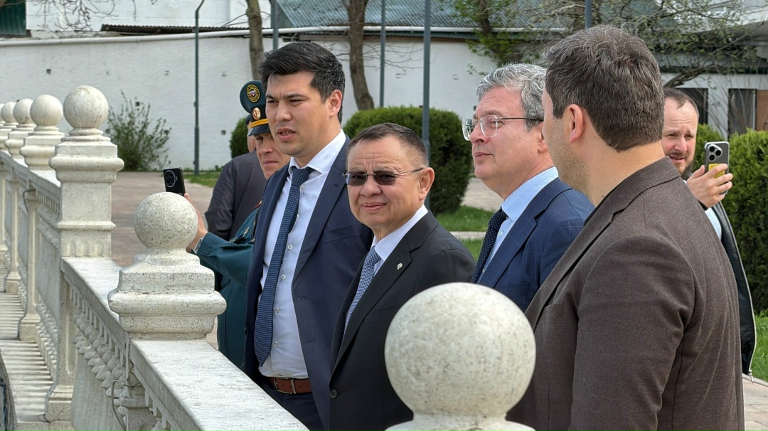 Министр строительства и ЖКХ РФ Ирек Файзуллин в ходе рабочей поездки осмотрел объекты благоустройства Дагестана