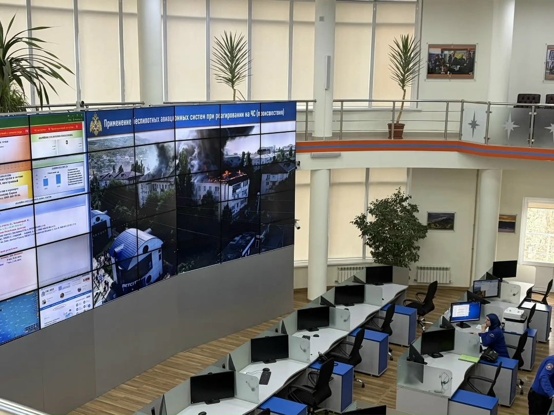 Глава Минстроя России Ирек Файзуллин посетил Ситуационный центр МЧС в Дагестане в рамках рабочей поездки в составе правительственной комиссии по ликвидации…
