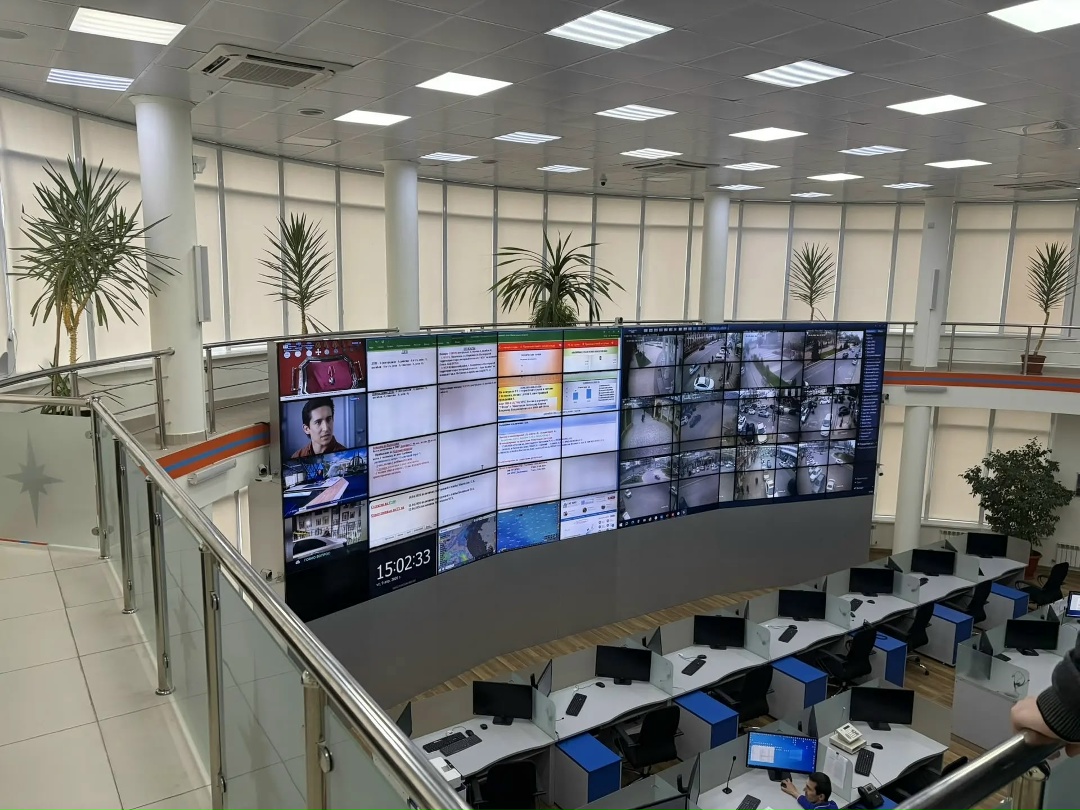 Глава Минстроя России Ирек Файзуллин посетил Ситуационный центр МЧС в Дагестане в рамках рабочей поездки в составе правительственной комиссии по ликвидации…