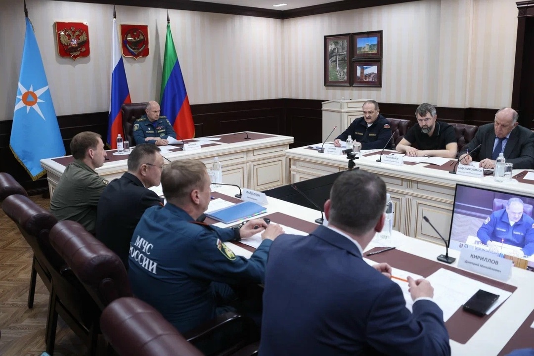 Глава Минстроя России Ирек Файзуллин принял участие в заседании штаба Правительственной комиссии по ликвидации последствий паводков в Дагестане и Чечне