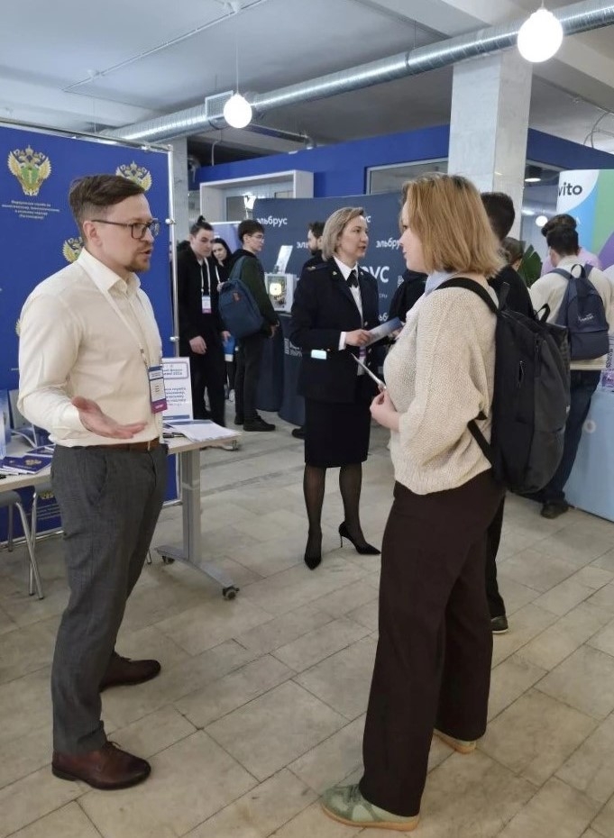 Работники управлений по регулированию безопасности атомных станций и исследовательских ядерных установок, а также государственной гражданской службы и кадров…