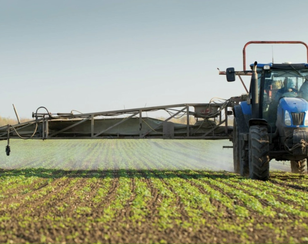 Президент Владимир Путин подписал закон, совершенствующий государственное управление в области безопасного обращения пестицидов и агрохимикатов