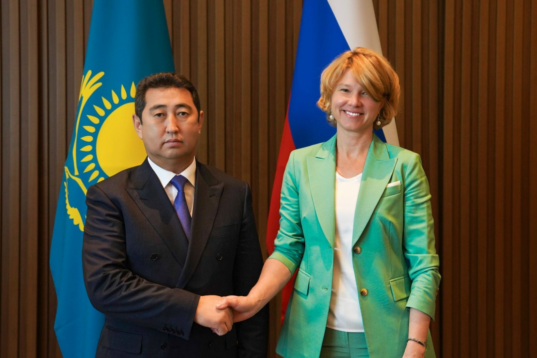 Главы аграрных ведомств России и Казахстана Оксана Лут и Айдарбек Сапаров обсудили сотрудничество в АПК.