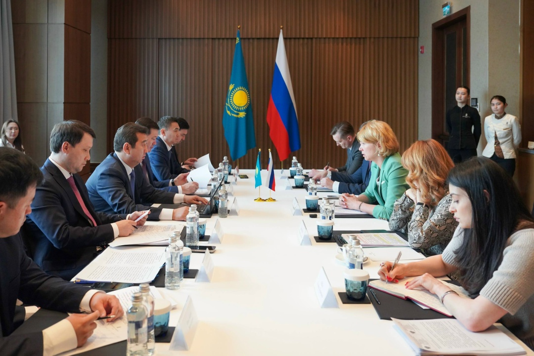 Главы аграрных ведомств России и Казахстана Оксана Лут и Айдарбек Сапаров обсудили сотрудничество в АПК.