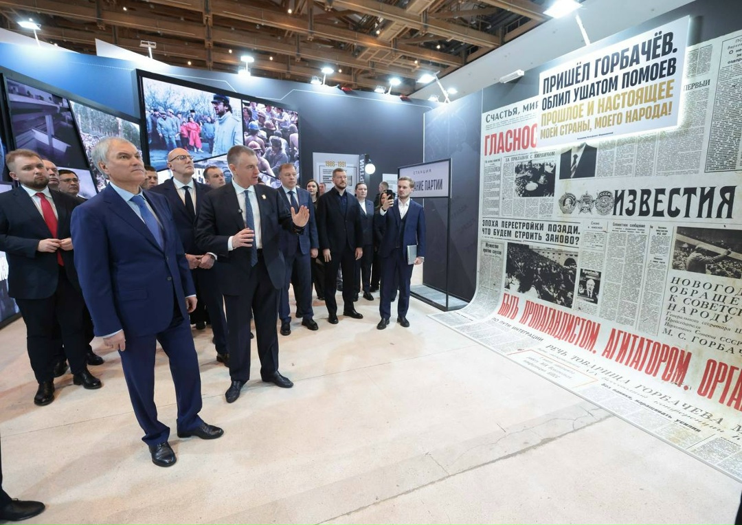 Дмитрий Чернышенко принял участие в открытии выставки, приуроченной к 80-летию со дня рождения Владимира Жириновского.